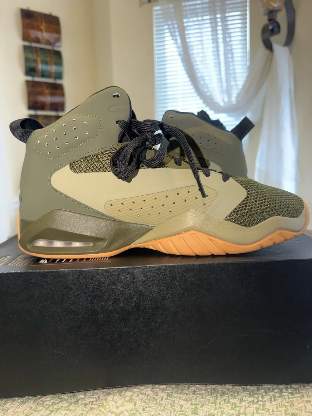 Jordan Men’s Lift Off Sneakers size 10.5 new/box without lid!!